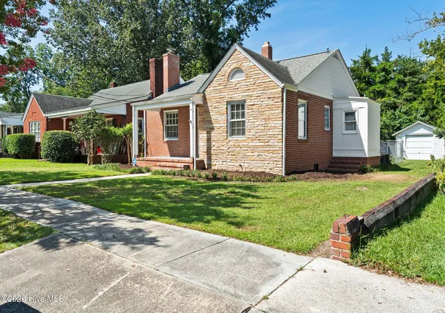 Photo 2 of Single family home for sale at 233 N 25th Street, Wilmington, NC 28405 | MLS# 100597595 | Listing updated on 2026-09-17