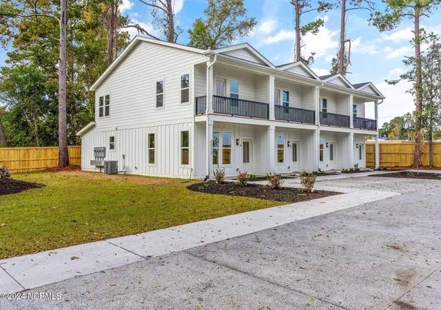Photo 4 of Townhouse for sale at 4213 Spirea Dr #A, Wilmington, NC 28403 | MLS# 100596326 | Listing updated on 2026-08-19