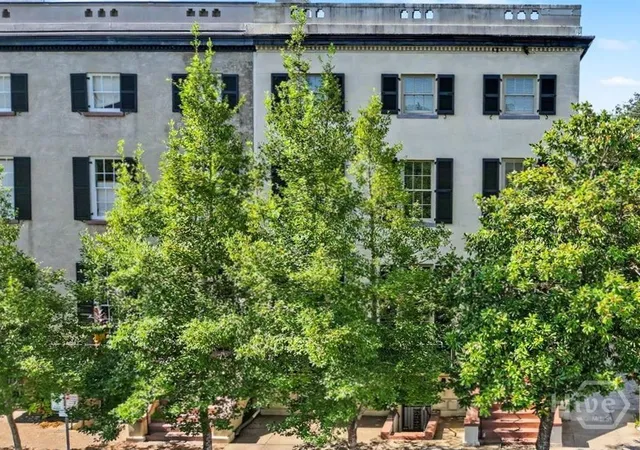 Photo 1 of Mansion for sale at 25 W Perry St, Savannah, GA 31401 | MLS# SA363012 | Listing updated on 2026-08-31