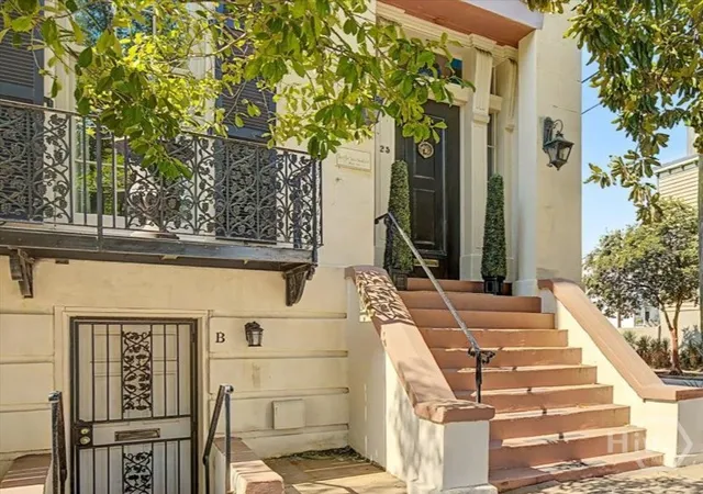 Photo 3 of Mansion for sale at 25 W Perry St, Savannah, GA 31401 | MLS# SA363012 | Listing updated on 2026-08-31