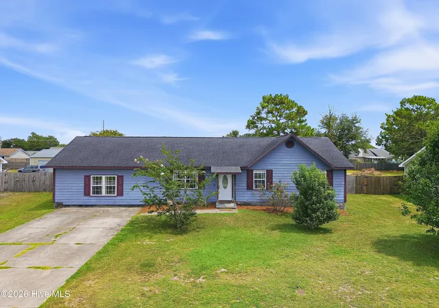 Photo 2 of Single family home for sale at 215 S Ginger Dr, Hubert, NC 28539 | MLS# 100597568 | Listing updated on 2026-09-13