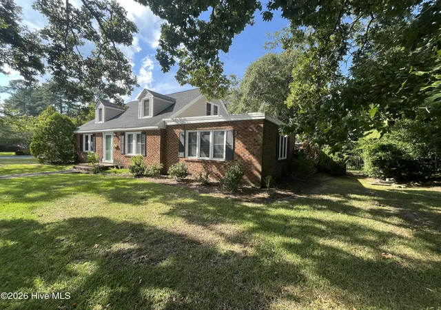 Photo 3 of Single family home for sale at 408 W 20th Street, Lumberton, NC 28358 | MLS# 100558179 | Listing updated on 2026-08-26