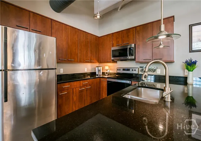 Listing Photo 5 - Condo for sale in building located at 528 Selma St, Savannah, GA 31401 - Unit #B