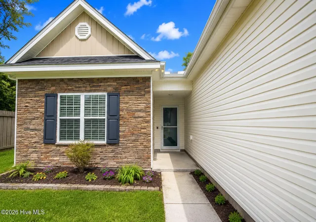 Photo 3 of Single family home for sale at 1017 Bally Bunion Ln, Burgaw, NC 28425 | MLS# 100566481 | Listing updated on 2026-08-30