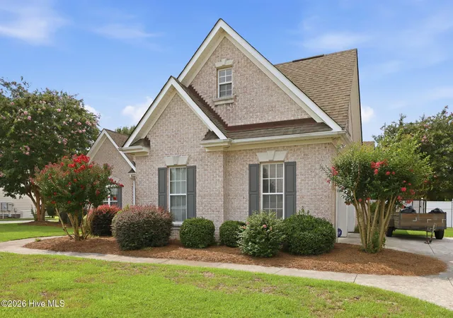 Photo 3 of Single family home for sale at 304 Drayton Hall, Jacksonville, NC 28540 | MLS# 100595493 | Listing updated on 2026-09-07
