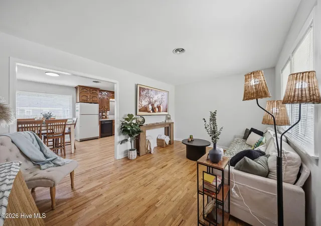 Photo 4 of Single family home for sale at 101 N Channel Hvn Dr, Wilmington, NC 28409 | MLS# 100590069 | Listing updated on 2026-08-21