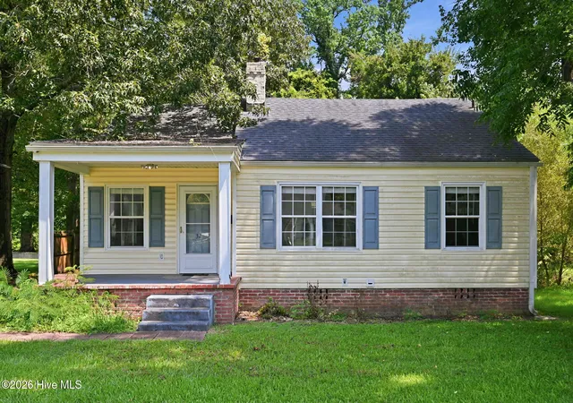 Photo 1 of Single family home for sale at 32 E Bayshore Blvd, Jacksonville, NC 28540 | MLS# 100597942 | Listing updated on 2026-09-24