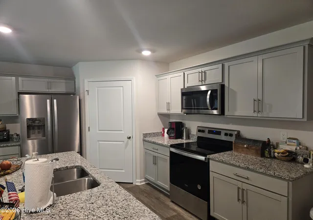 Photo 3 of Single family home for sale at 301 Stratton Pl, Washington, NC 27889 | MLS# 100597486 | Listing updated on 2026-09-01