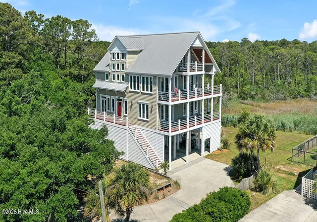 Photo 1 of Single family home for sale at 531 E Seaview Rd, Wilmington, NC 28409 | MLS# 100571945 | Listing updated on 2026-08-28