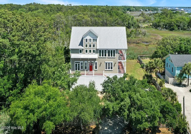 Photo 2 of Single family home for sale at 531 E Seaview Rd, Wilmington, NC 28409 | MLS# 100571945 | Listing updated on 2026-08-28