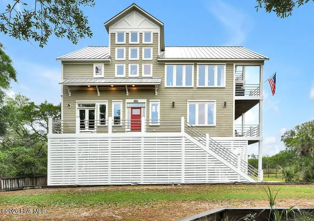 Photo 3 of Single family home for sale at 531 E Seaview Rd, Wilmington, NC 28409 | MLS# 100571945 | Listing updated on 2026-08-28