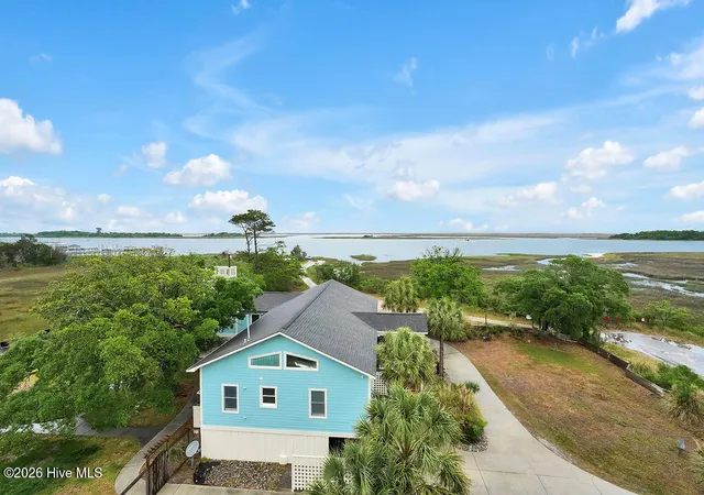 Photo 4 of Single family home for sale at 531 E Seaview Rd, Wilmington, NC 28409 | MLS# 100571945 | Listing updated on 2026-08-28