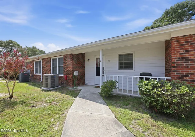 Listing Photo 4 - Condo for sale in building located at 3905 Guardian Ave, Morehead City, NC 28557 - Unit #H32