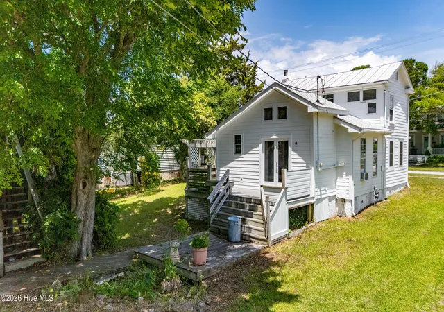 Photo 3 of Single family home for sale at 1105 Evans St, Morehead City, NC 28557 | MLS# 100597842 | Listing updated on 2026-08-28