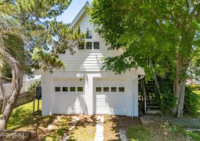 Photo 4 of Single family home for sale at 1105 Evans St, Morehead City, NC 28557 | MLS# 100597842 | Listing updated on 2026-08-28