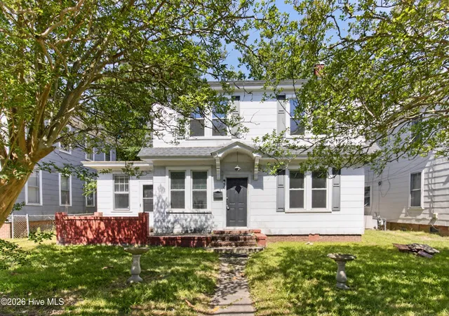 Photo 1 of Single family home for sale at 915 N Road St, Elizabeth City, NC 27909 | MLS# 100598658 | Listing updated on 2026-09-18