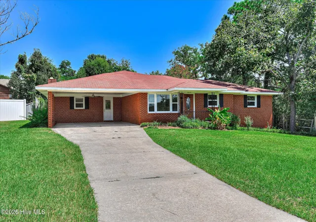 Photo 2 of Single family home for sale at 303 Serpentine Dr, North Augusta, SC 29841 | MLS# 100597368 | Listing updated on 2026-08-31