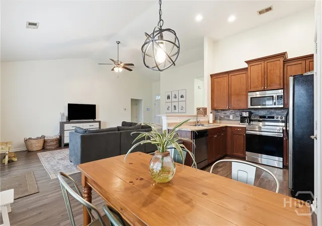 Photo 3 of Single family home for sale at 7 Bay Willow Ct, Savannah, GA 31407 | MLS# SA360380 | Listing updated on 2026-09-08