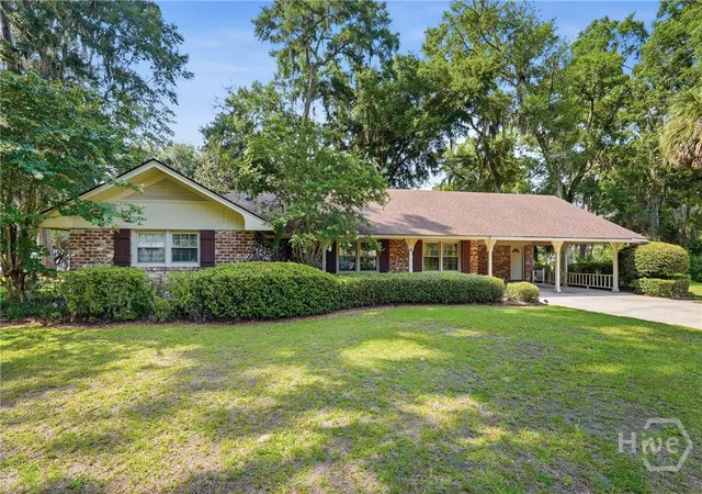 Photo 1 of Single family home for sale at 104 Winchester Dr, Savannah, GA 31410 | MLS# SA361594 | Listing updated on 2026-09-11