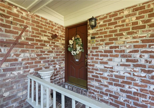Photo 2 of Single family home for sale at 104 Winchester Dr, Savannah, GA 31410 | MLS# SA361594 | Listing updated on 2026-09-11