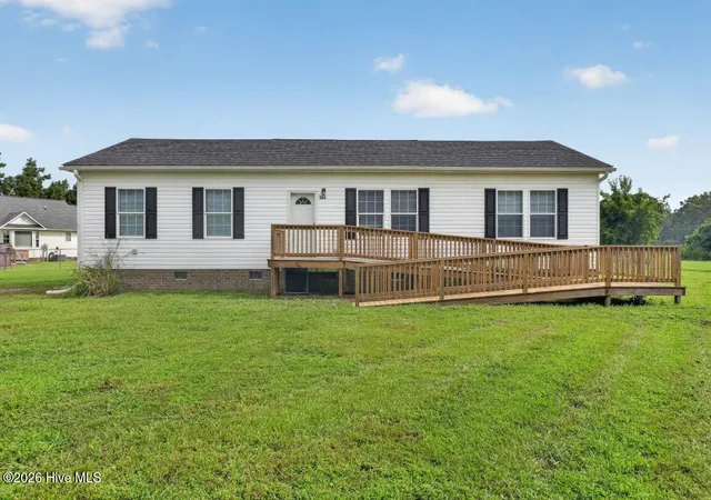 Photo 1 of Single family home for sale at 304 Forsythe Ln, New Bern, NC 28560 | MLS# 100598492 | Listing updated on 2026-09-10