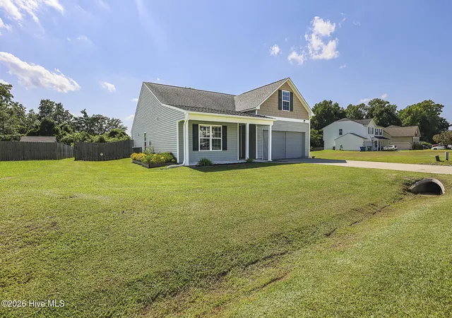 Photo 2 of Single family home for sale at 129 Backfield Pl, Jacksonville, NC 28540 | MLS# 100597286 | Listing updated on 2026-09-21