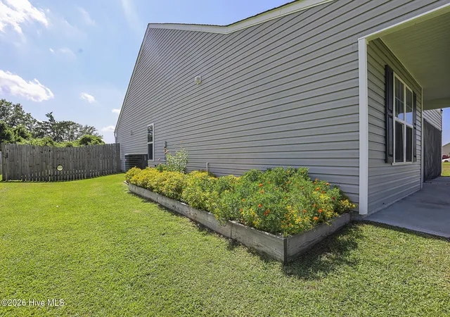 Photo 3 of Single family home for sale at 129 Backfield Pl, Jacksonville, NC 28540 | MLS# 100597286 | Listing updated on 2026-09-21