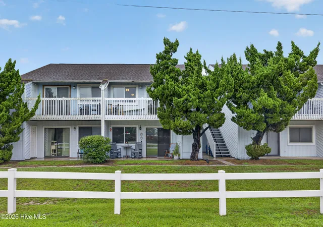 Listing Photo 4 - Condo for sale in building located at 39 Roberts Rd, Hampstead, NC 28443 - Unit #3