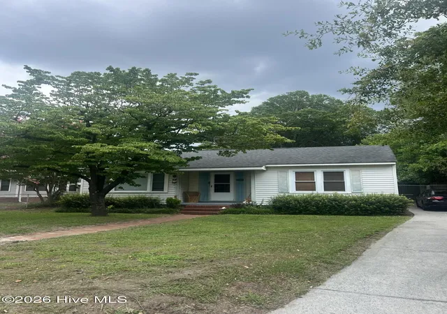 Photo 2 of Single family home for sale at 307 Hickory St, Greenville, NC 27858 | MLS# 100591965 | Listing updated on 2026-08-24