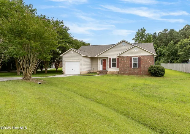 Photo 2 of Single family home for sale at 510 Greenfield Pl, Sneads Ferry, NC 28460 | MLS# 100597455 | Listing updated on 2026-08-21