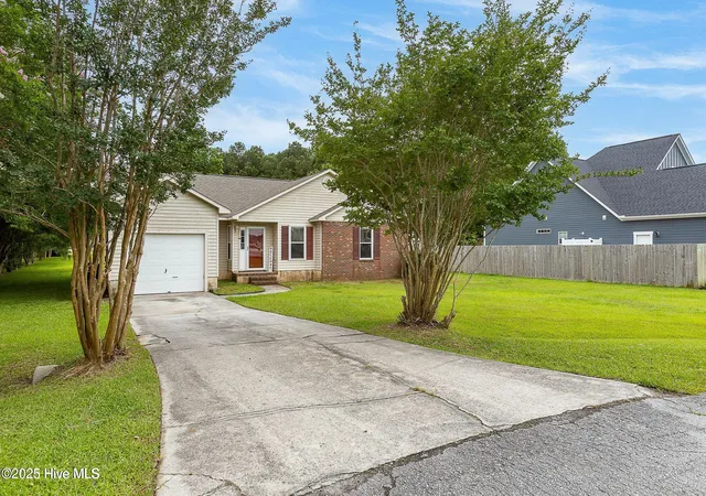 Photo 3 of Single family home for sale at 510 Greenfield Pl, Sneads Ferry, NC 28460 | MLS# 100597455 | Listing updated on 2026-08-21