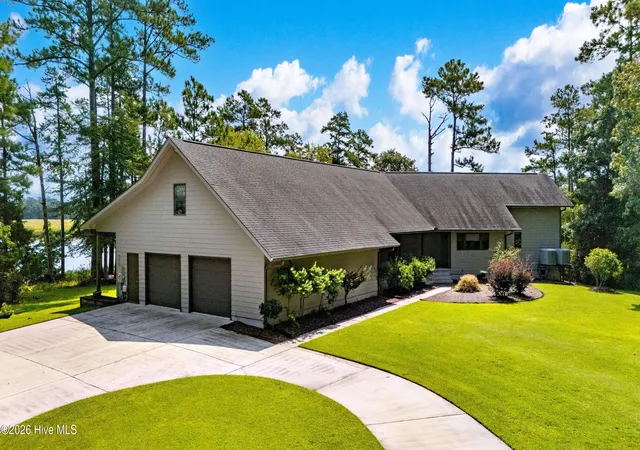 Photo 1 of Single family home for sale at 138 Shoreline Ct, Oriental, NC 28571 | MLS# 100545182 | Listing updated on 2026-08-25