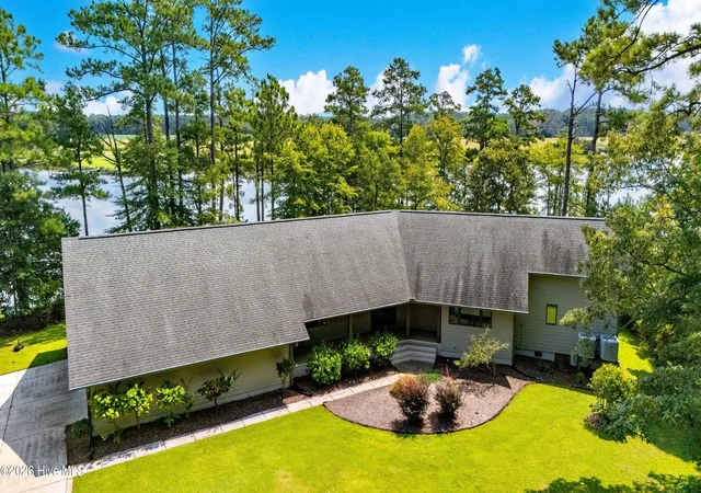Photo 3 of Single family home for sale at 138 Shoreline Ct, Oriental, NC 28571 | MLS# 100545182 | Listing updated on 2026-08-25