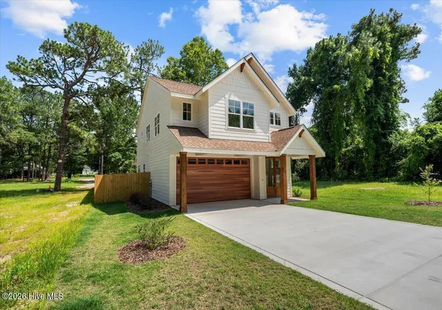 Photo 4 of Single family home for sale at 1395 N May St, Southern Pines, NC 28387 | MLS# 100591916 | Listing updated on 2026-08-21