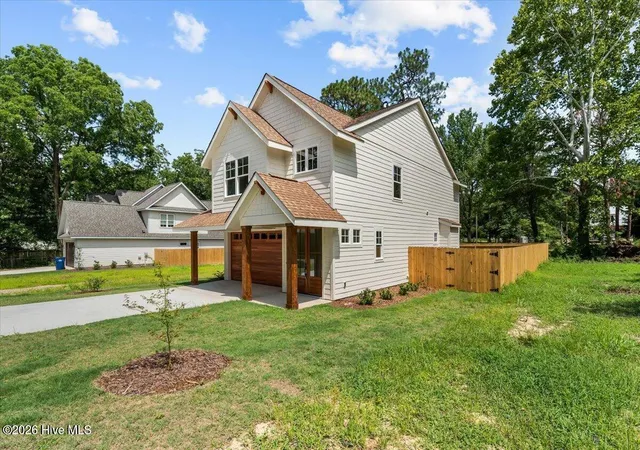 Photo 5 of Single family home for sale at 1395 N May St, Southern Pines, NC 28387 | MLS# 100591916 | Listing updated on 2026-08-21