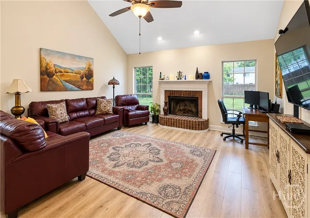 5th image of 67 Oak Side Ct, Richmond Hill, GA 31324 | MLS# SA331695