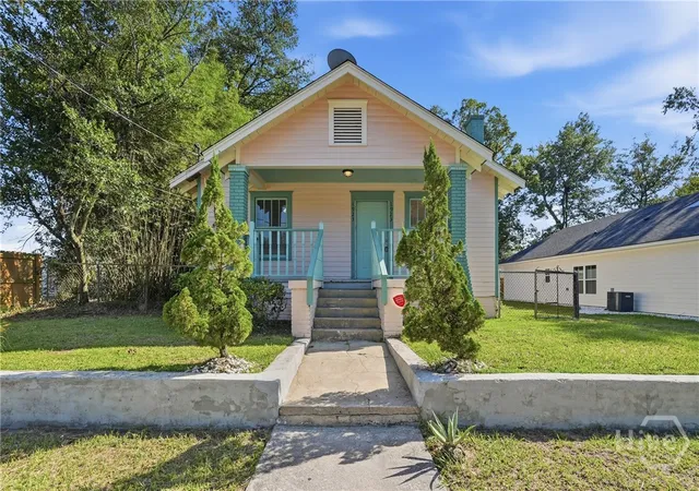 Photo 3 of Single family home for sale at 1923 Harrison St, Savannah, GA 31404 | MLS# SA363026 | Listing updated on 2026-08-20