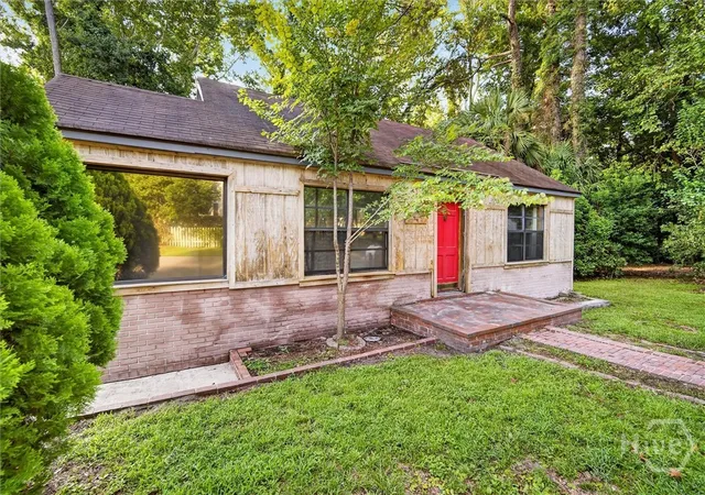 Photo 2 of Single family home for sale at 3418 Grenoble St, Savannah, GA 31404 | MLS# SA362115 | Listing updated on 2026-09-07