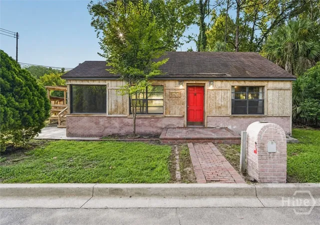 Photo 3 of Single family home for sale at 3418 Grenoble St, Savannah, GA 31404 | MLS# SA362115 | Listing updated on 2026-09-07