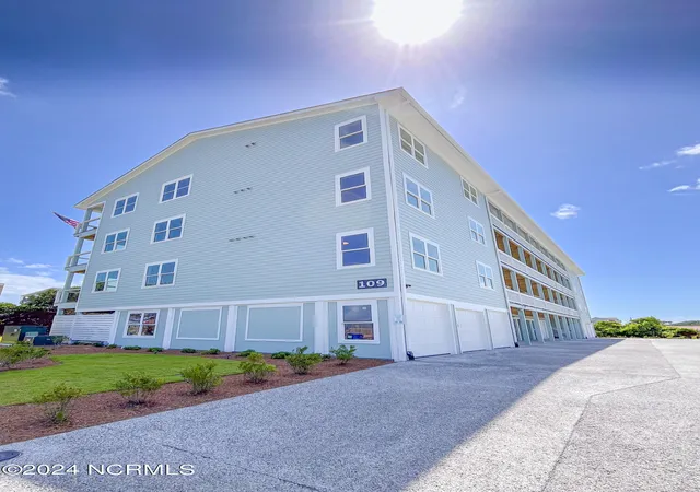 Listing Photo 4 - Condo for sale in building located at 109 Knollwood Dr, Atlantic Beach, NC 28512 - Unit #G