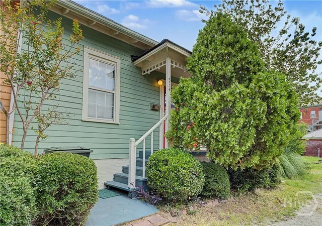 Photo 1 of Townhouse for sale at 534 E Gordon Ln, Savannah, GA 31401 | MLS# SA360818 | Listing updated on 2026-08-25
