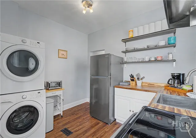 Photo 3 of Townhouse for sale at 534 E Gordon Ln, Savannah, GA 31401 | MLS# SA360818 | Listing updated on 2026-08-25