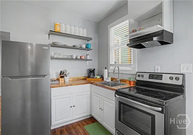Photo 4 of Townhouse for sale at 534 E Gordon Ln, Savannah, GA 31401 | MLS# SA360818 | Listing updated on 2026-08-25
