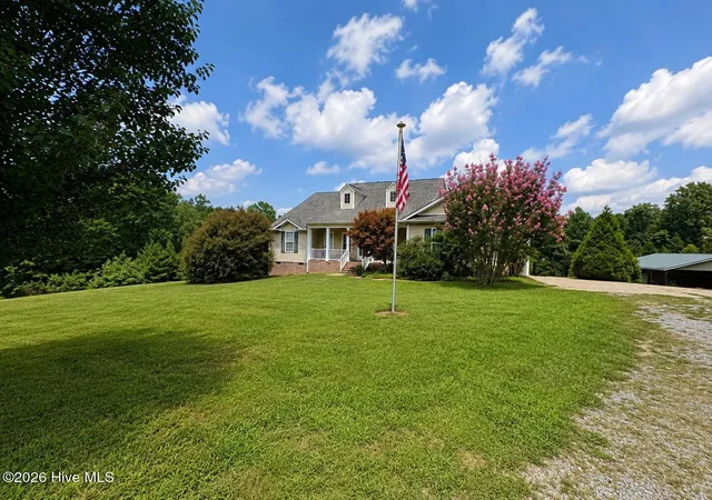 Photo 3 of Single family home for sale at 615 Summit St, Carthage, NC 28327 | MLS# 100594465 | Listing updated on 2026-09-12