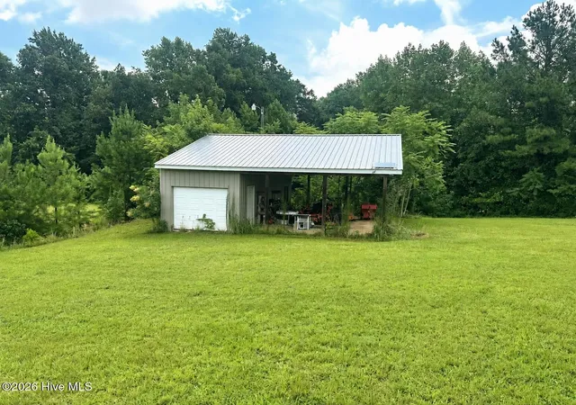 Photo 3 of Single family home for sale at 615 Summit St, Carthage, NC 28327 | MLS# 100594465 | Listing updated on 2026-09-12
