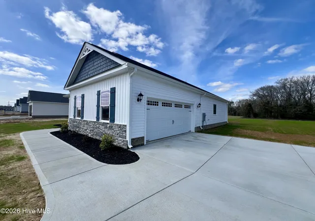 Photo 3 of Single family home for sale at 205 Creeks Edge Dr, Pikeville, NC 27863 | MLS# 100596969 | Listing updated on 2026-08-30