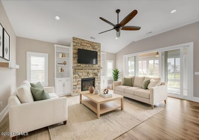 Photo 3 of Single family home for sale at 912 Hazel Bill Ct, Wilmington, NC 28409 | MLS# 100581296 | Listing updated on 2026-09-14