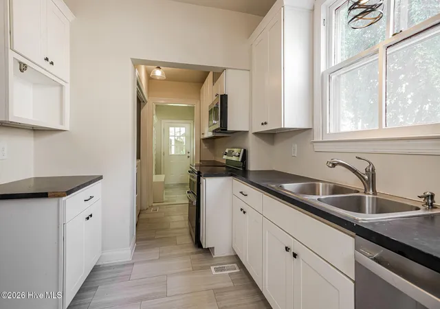 Photo 2 of Single family home for sale at 319 E Main St, Washington, NC 27889 | MLS# 100597544 | Listing updated on 2026-09-10