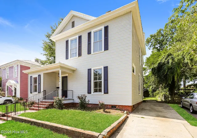 Photo 4 of Single family home for sale at 319 E Main St, Washington, NC 27889 | MLS# 100597544 | Listing updated on 2026-10-08