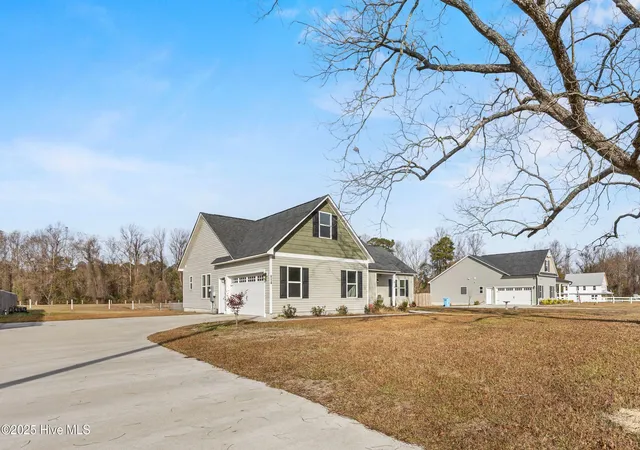 Photo 3 of Single family home for sale at 914 Haw Branch Rd, Beulaville, NC 28518 | MLS# 100597659 | Listing updated on 2026-10-02